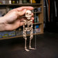3D-printad magnetisk figur i form av ett vintage-skelett🎃
